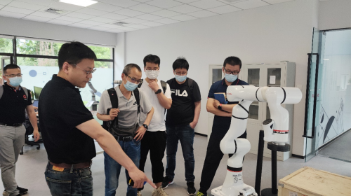 当百年工艺遇上智能制造,福田康明斯到访珞石机器人